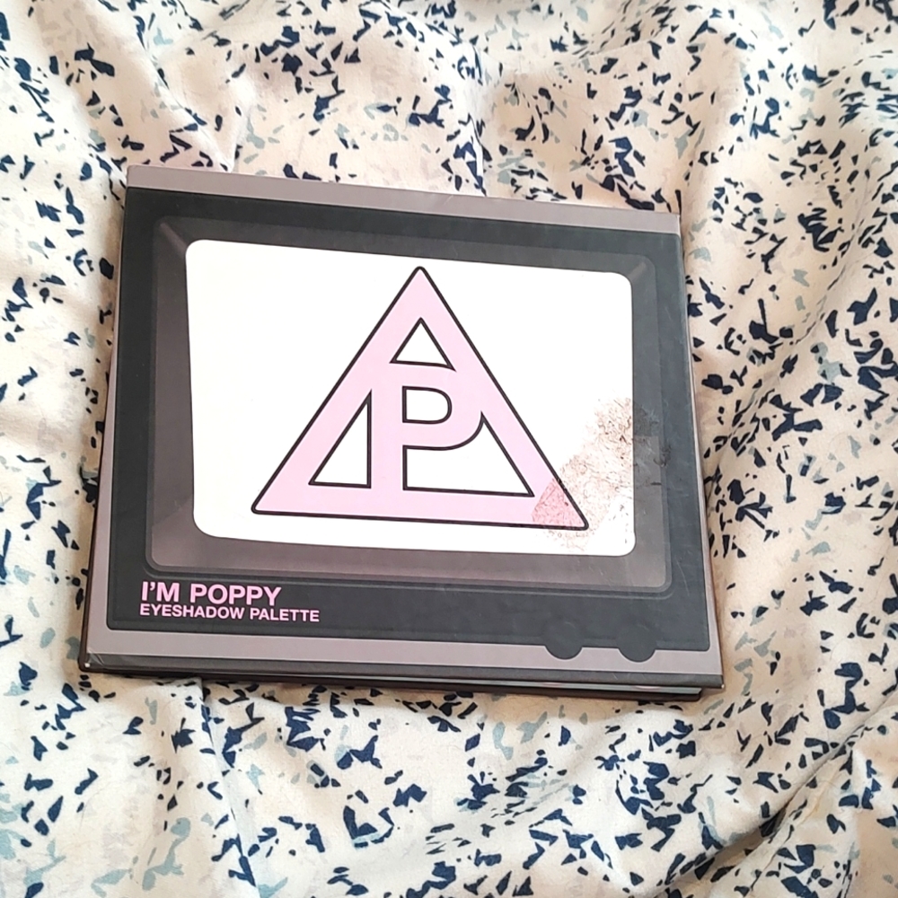 Poppy eyeshadow palette